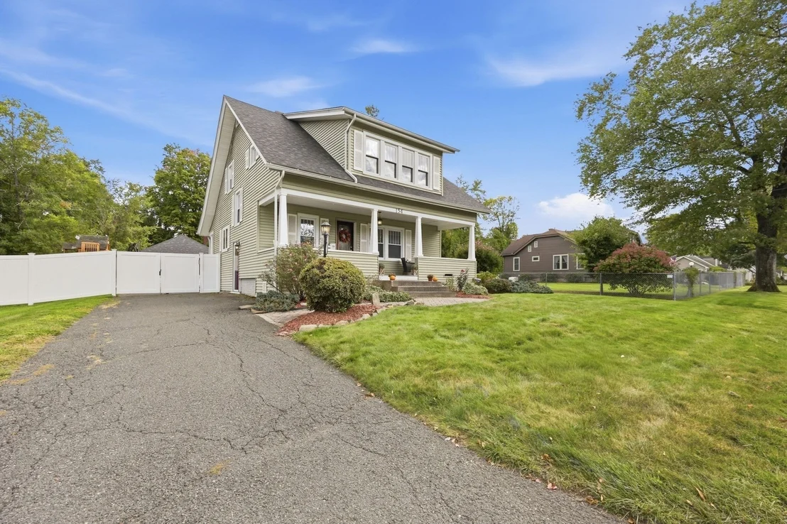 Photo of 154 Ely Ave