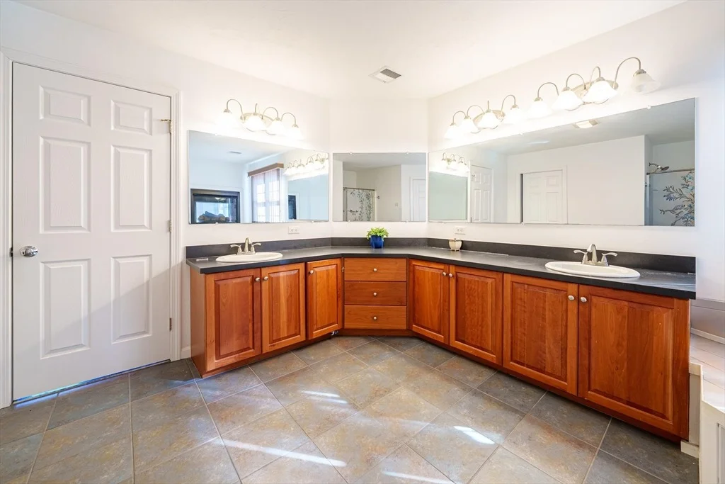 Photo of 300 Crownshield Avenue