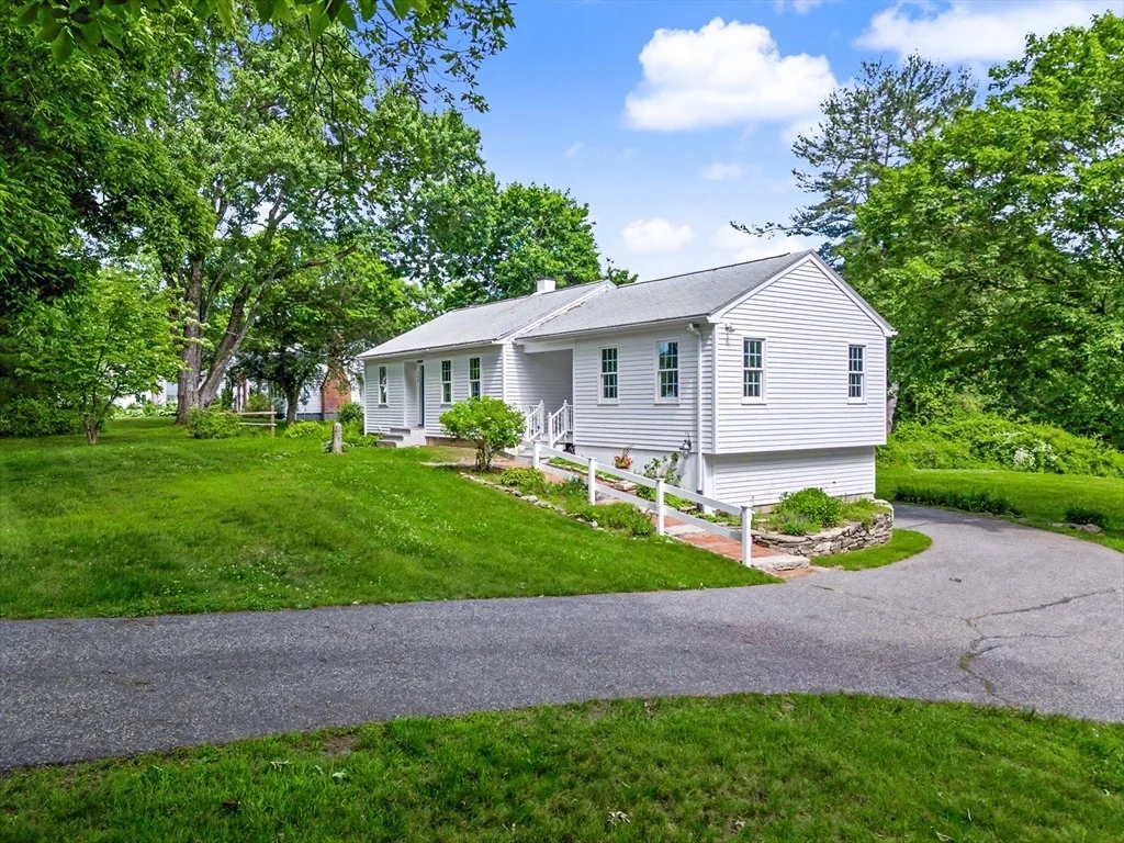 Photo of 355 Boston Rd