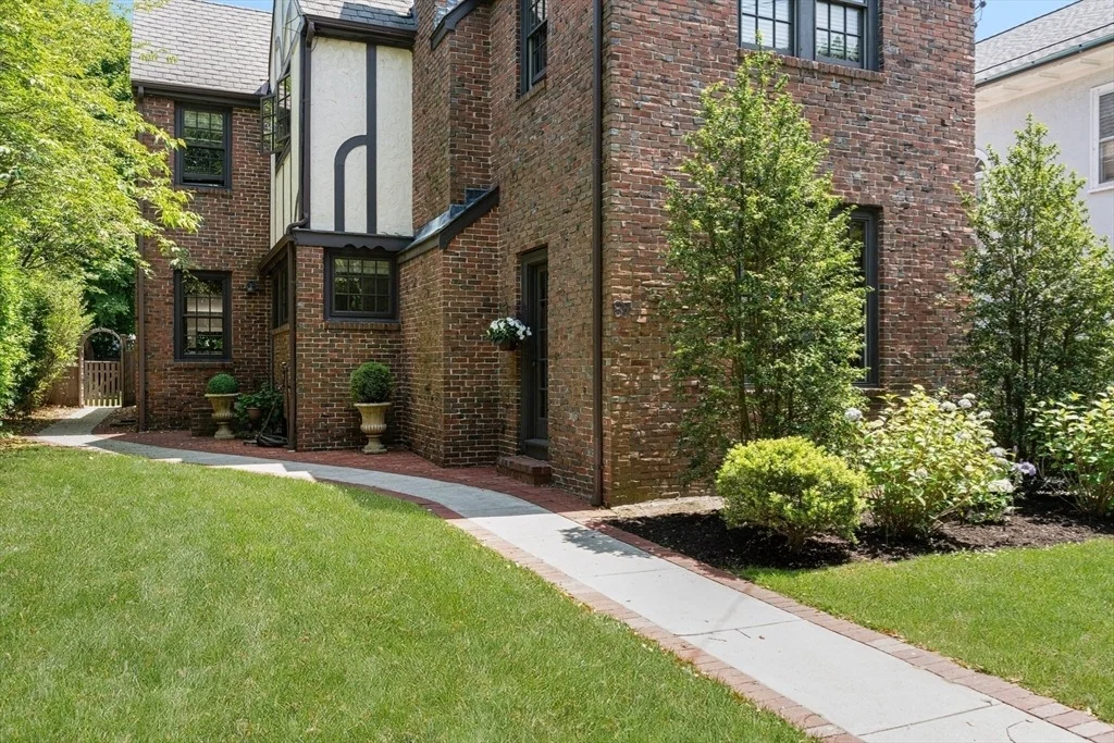 Photo of 87 Blackstone Blvd