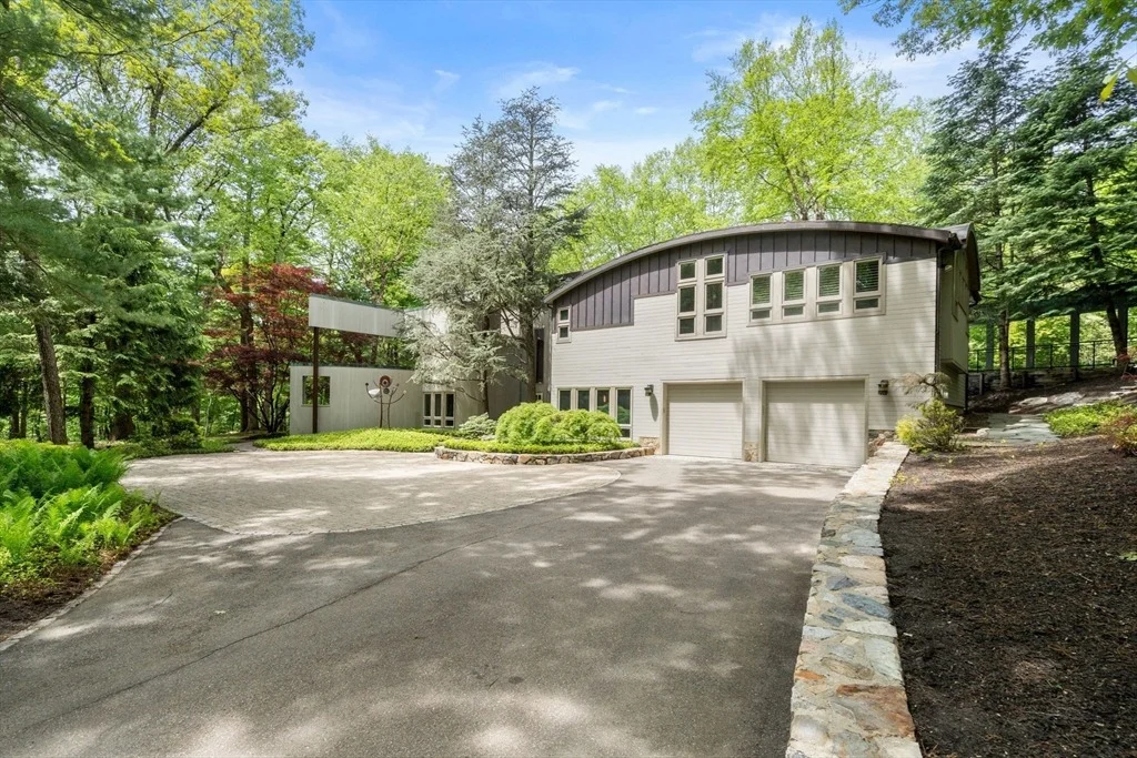 Photo of 44 Maple Street
