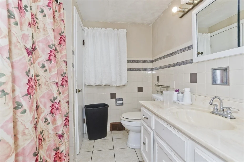 Photo of 647 Plumtree Rd