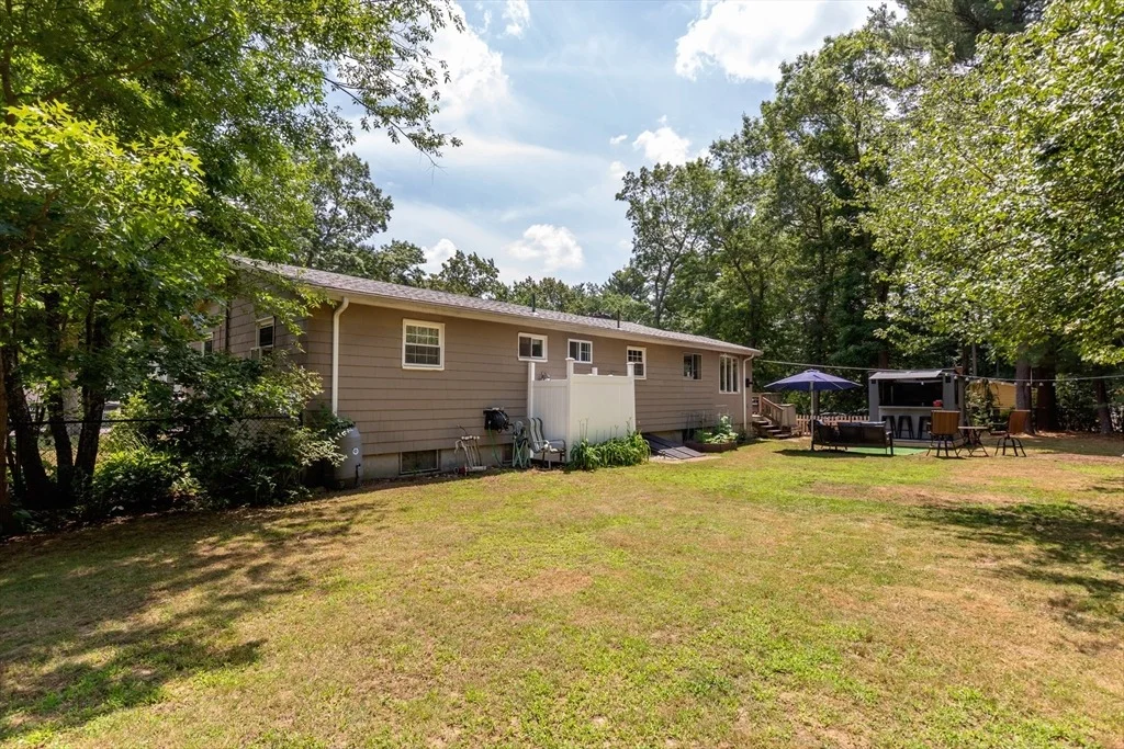Photo of 19 Brewster Ln