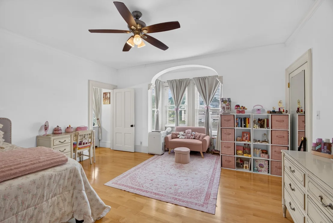Photo of 141 Chestnut St