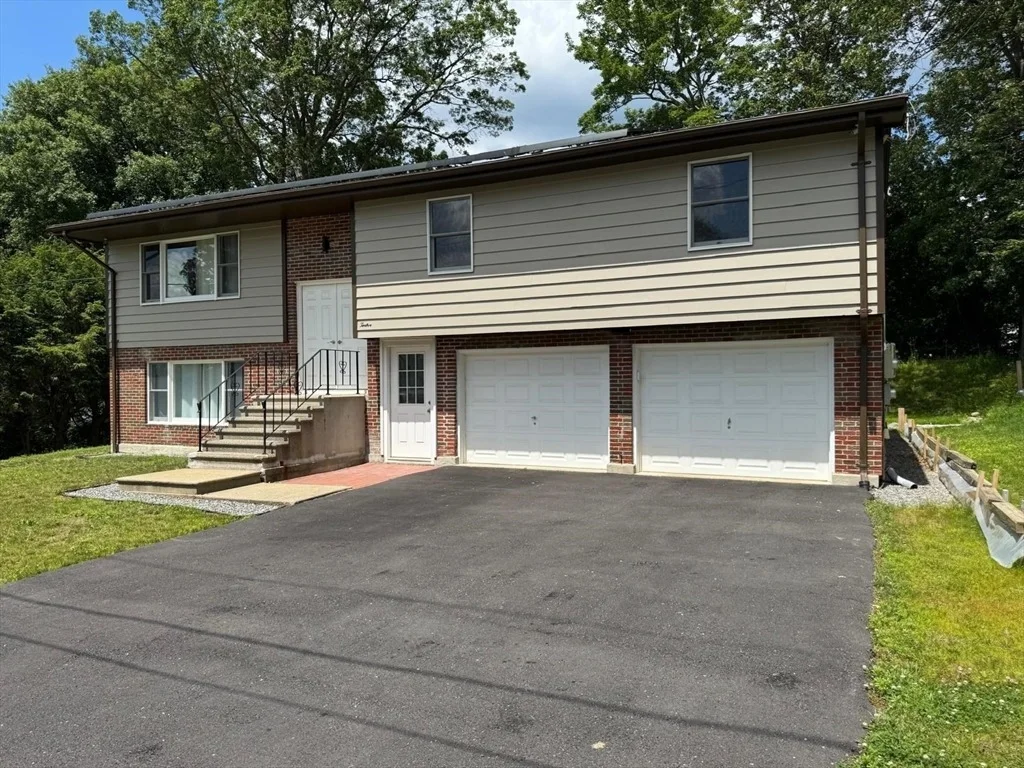 Photo of 12 Dike Dr