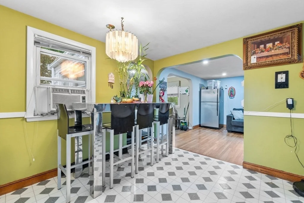 Photo of 18 Sterling Ave