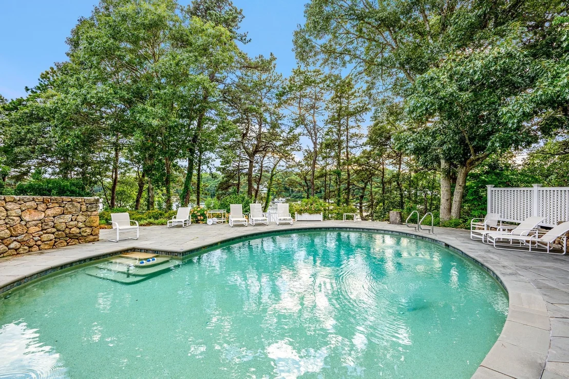 Photo of 16 Cove Point Lane