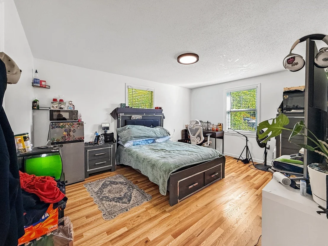 Photo of 23 Iona Ave