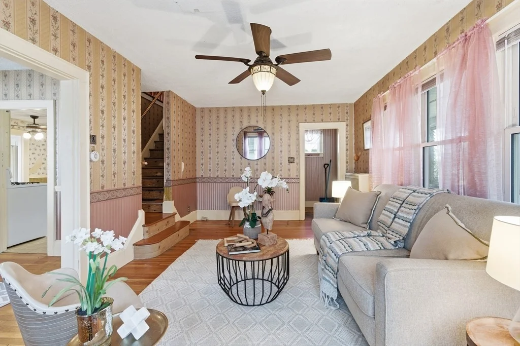 Photo of 284 Beacon St