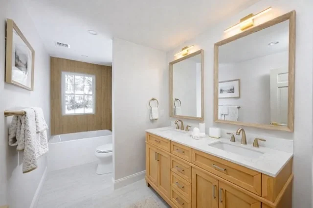 Photo of 19 Accord Pond Dr