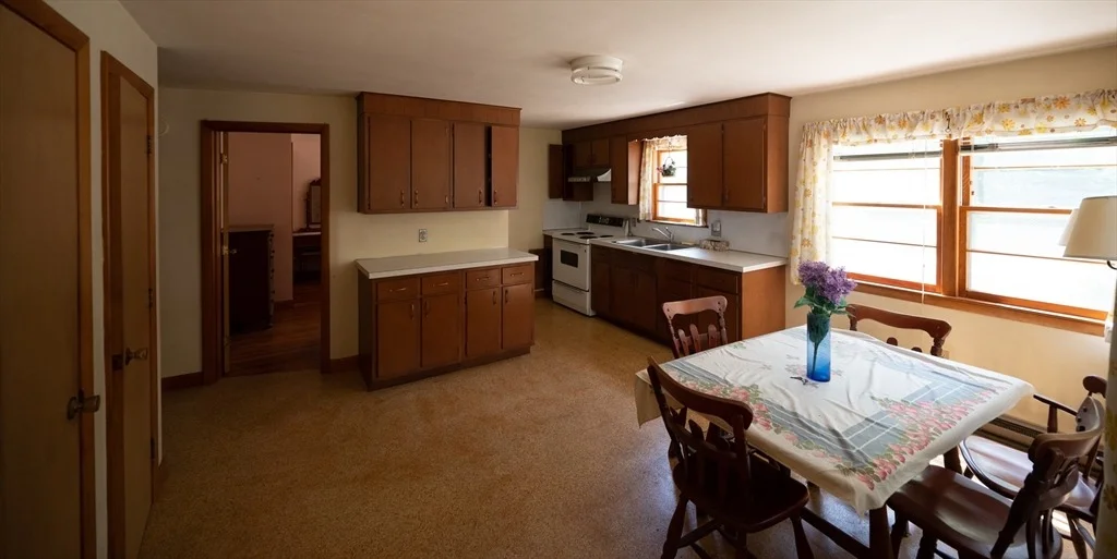 Photo of 320 Fort Pond Rd