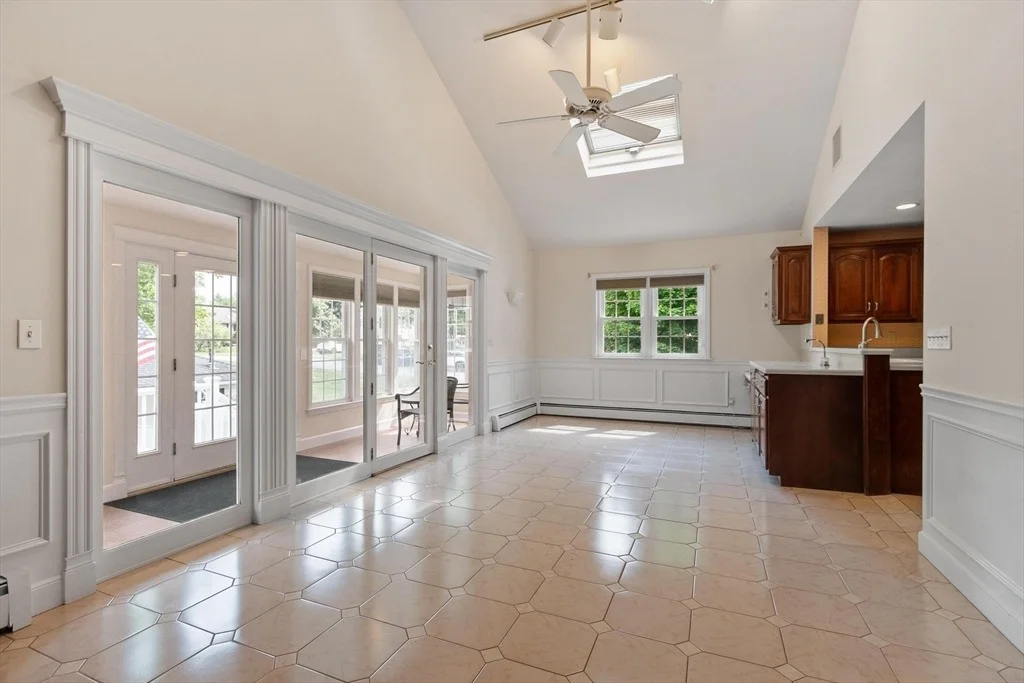 Photo of 305 High St Ext