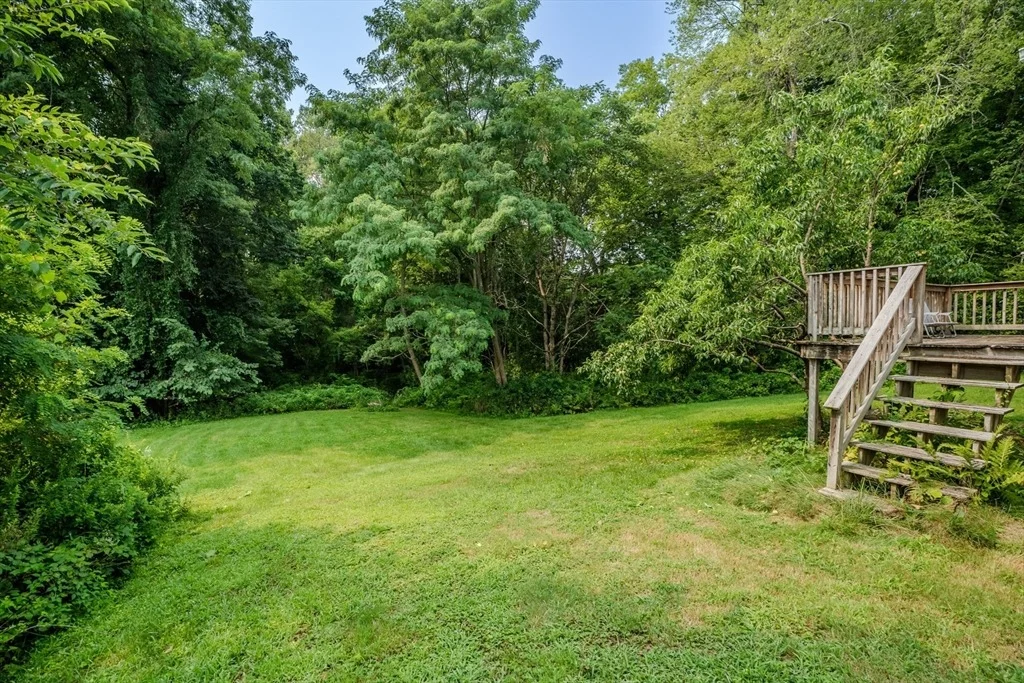 Photo of 25 Meadowbrook Dr