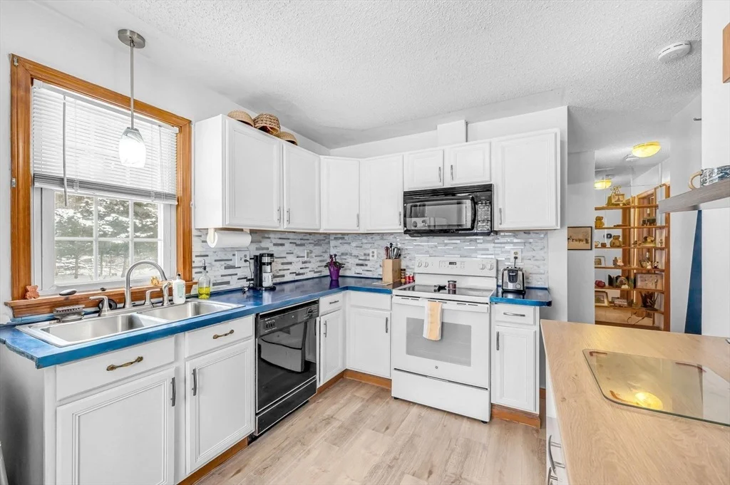Photo of 365 Maple Rd