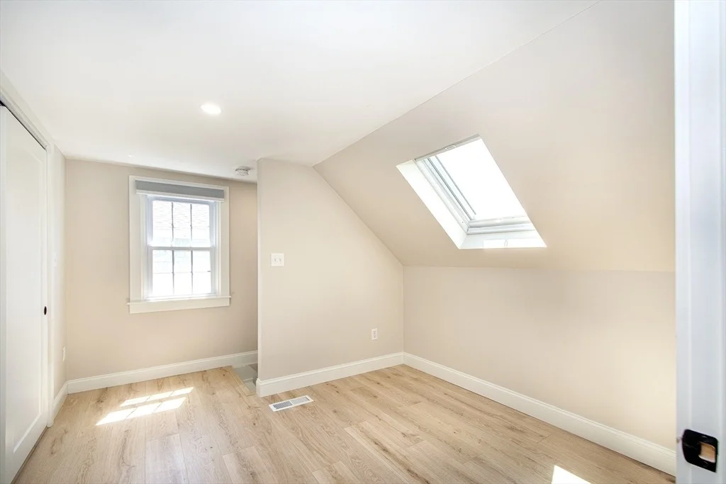 Photo of 90 Colonial Rd