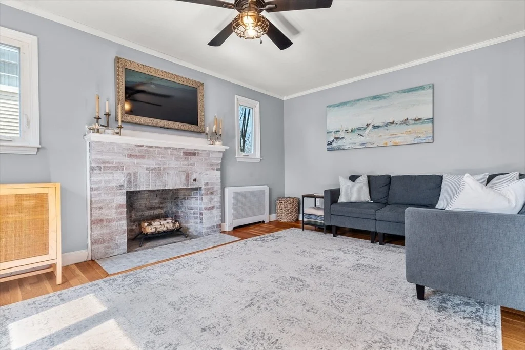 Photo of 28 Riverside Sq