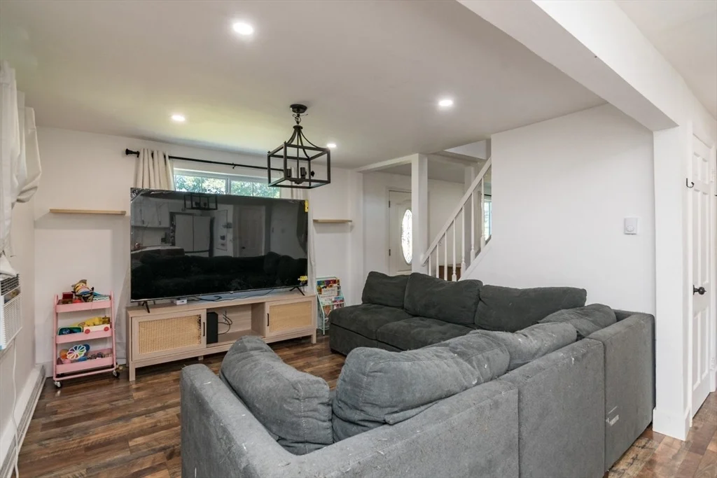 Photo of 379 Roosevelt Ave