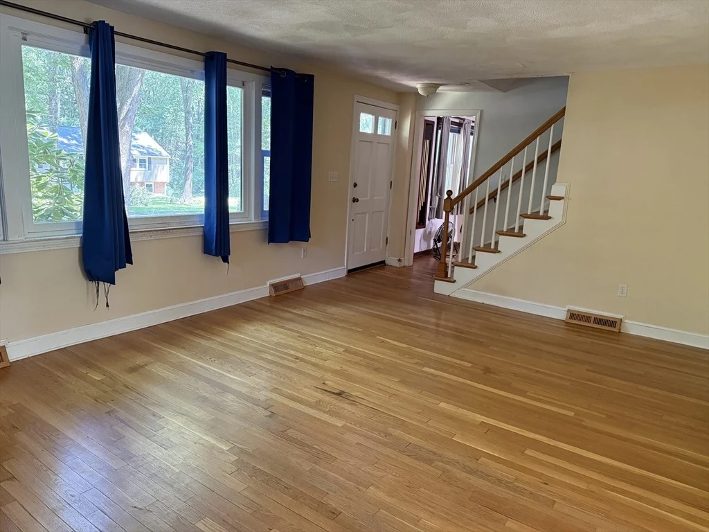 Photo of 17 Pondview Rd