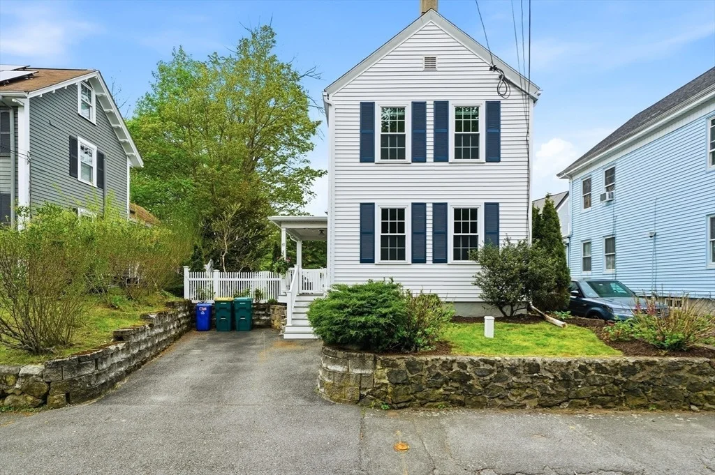 Photo of 11 Beacon St