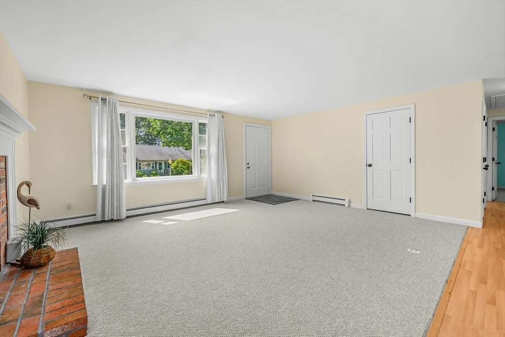 Photo of 295 Westwind Cir