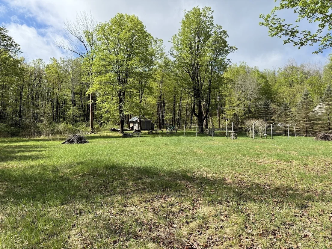 Photo of 1069 West Road