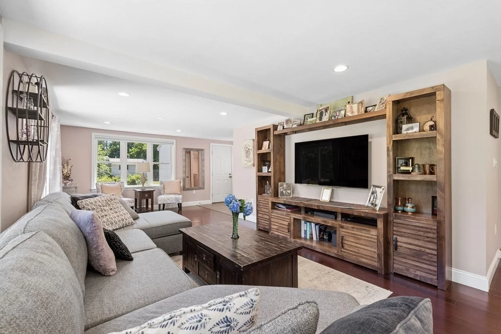 Photo of 83 Colgate Dr