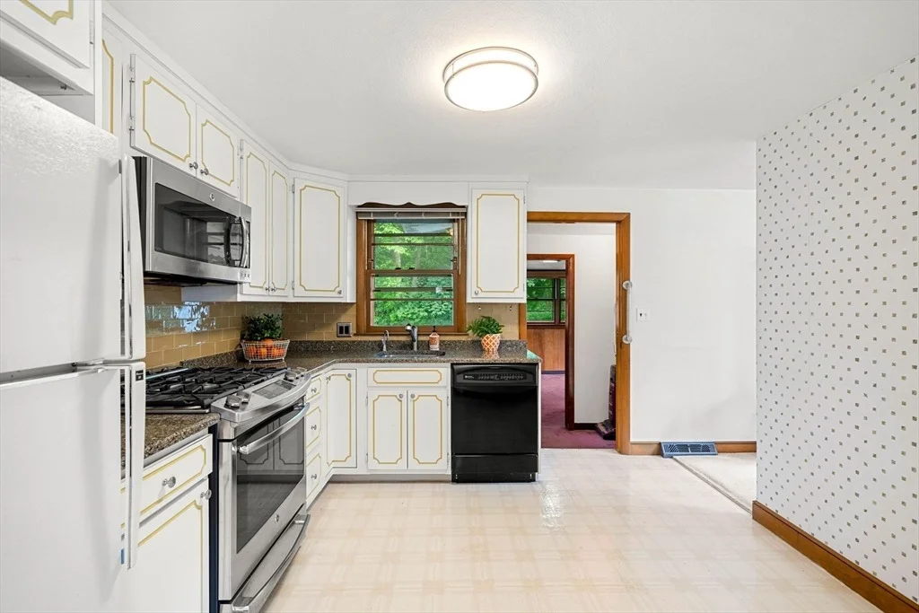 Photo of 12 Raylen Ave
