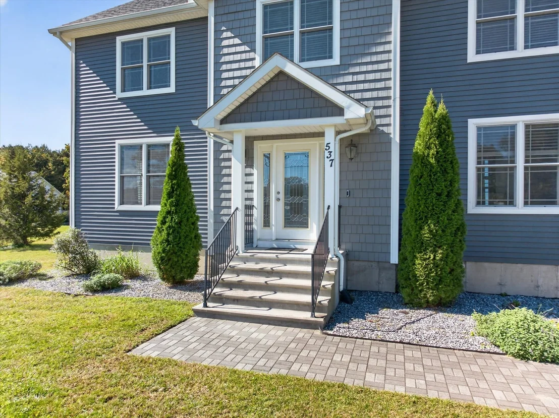 Photo of 537 Southwick Rd