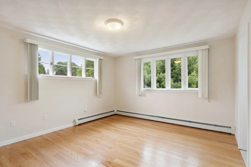Photo of 21 Laurine Rd