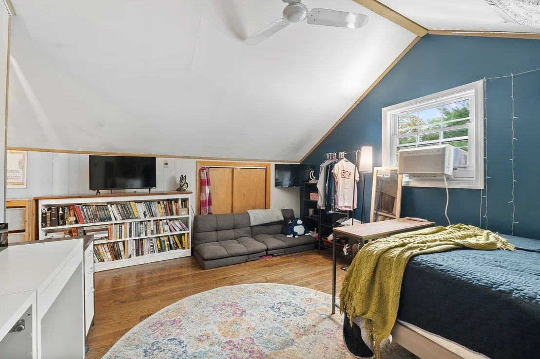 Photo of 163 Oakside Ave