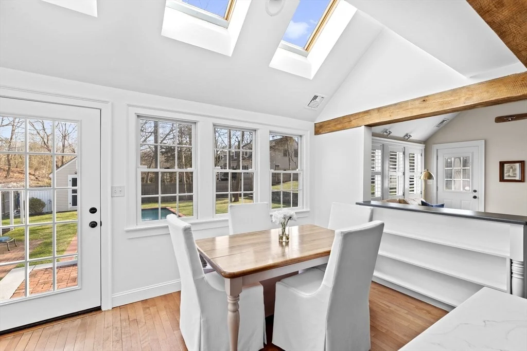 Photo of 10 Wompatuck Rd