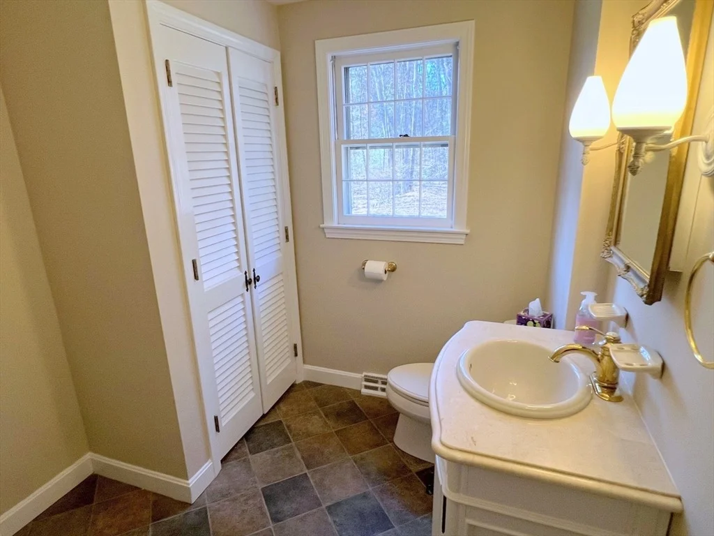 Photo of 43 Abbott Ln