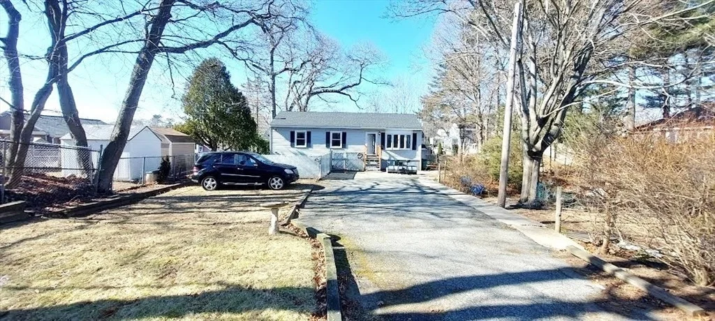 Photo of 124 Range Ave
