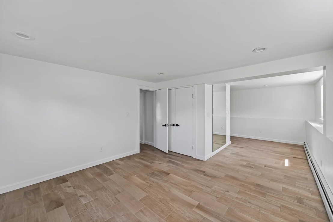 Photo of 585 N Eastern Ave