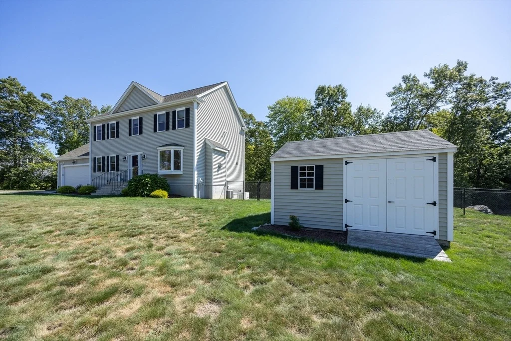 Photo of 11 Willow Brook Ln
