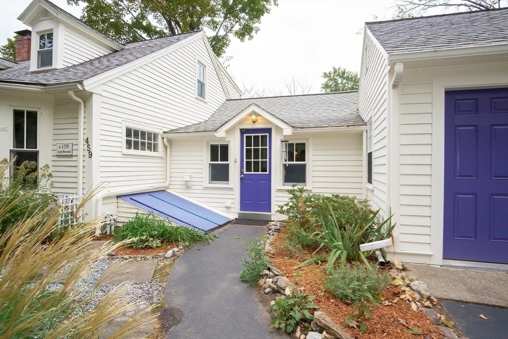 Photo of 459 Sargent Rd