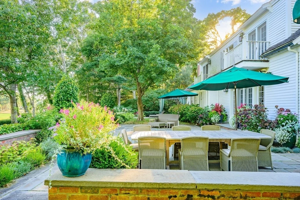 Photo of 245 North Bay Road