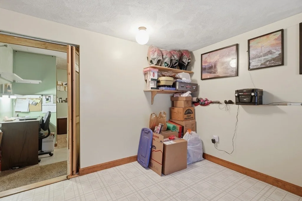 Photo of 33 Rolling Ln