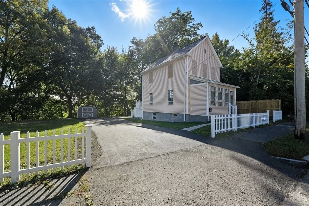 Photo of 934 Main St