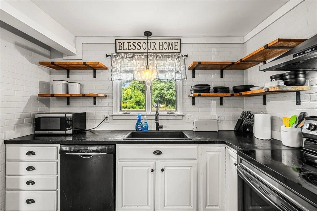 Photo of 22 Loring Rd