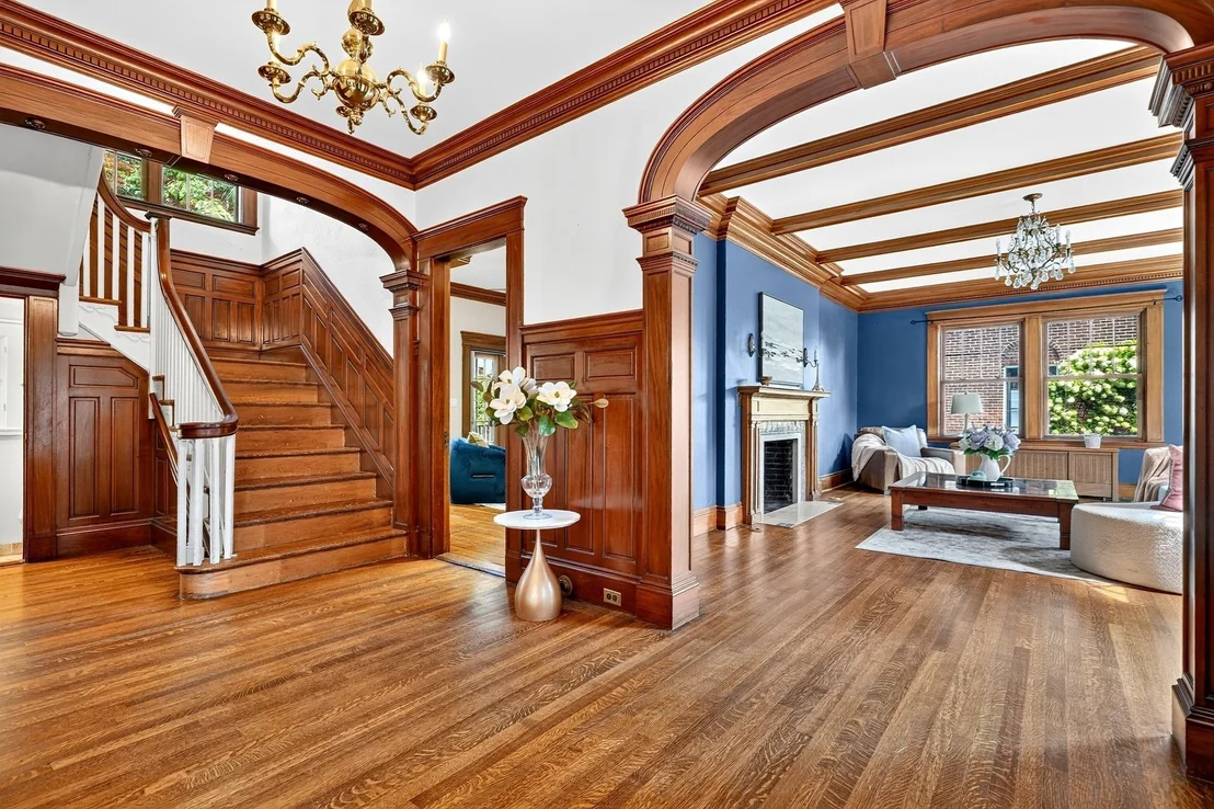Photo of 127 Commonwealth Ave