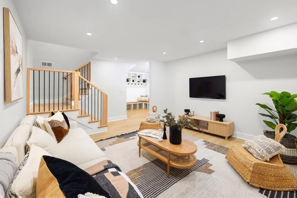 Photo of 87 Lakeview Street