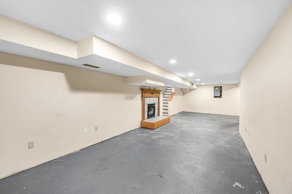 Photo of 747 N Branch Pkwy
