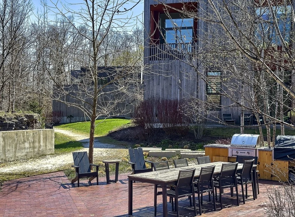 Photo of Unit 1 at 1 River Run
