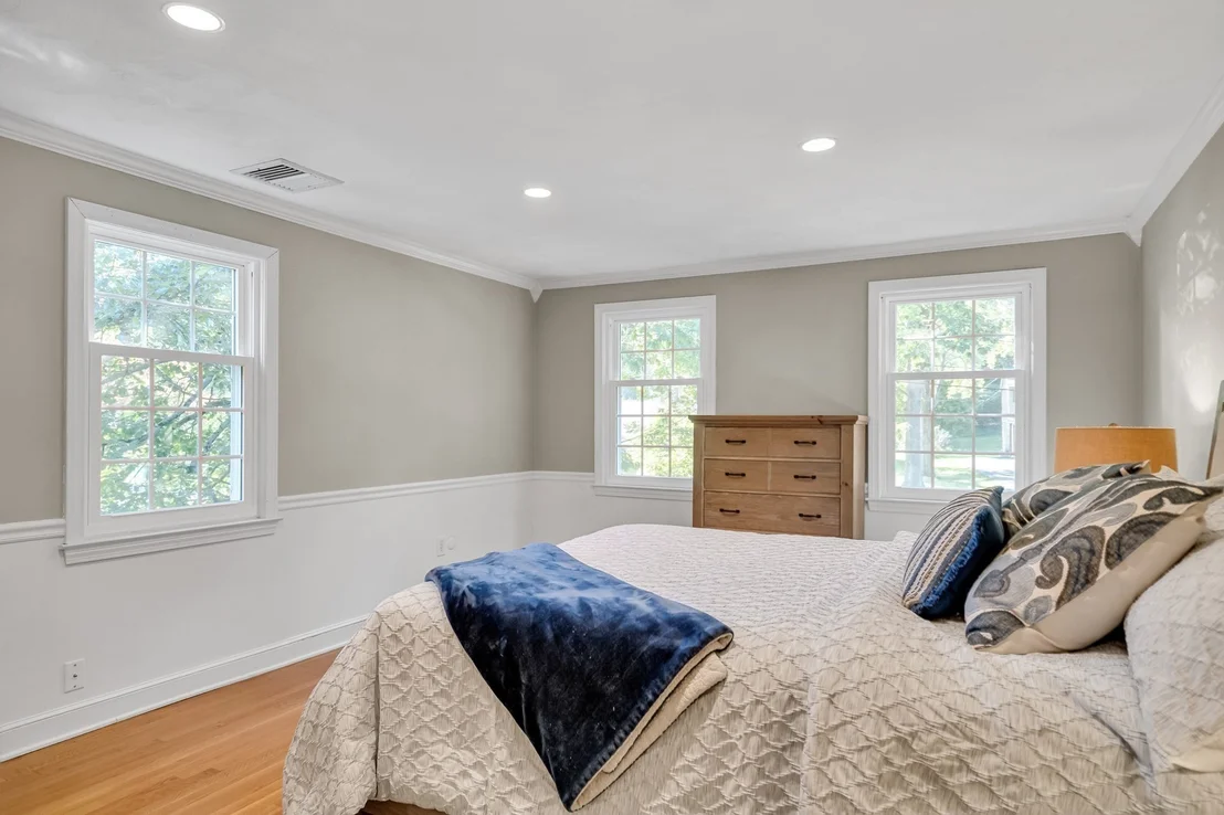 Photo of 8 Barry Dr