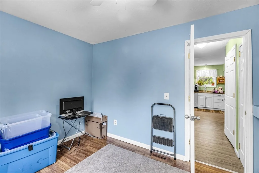 Photo of 302 Middlefield Rd