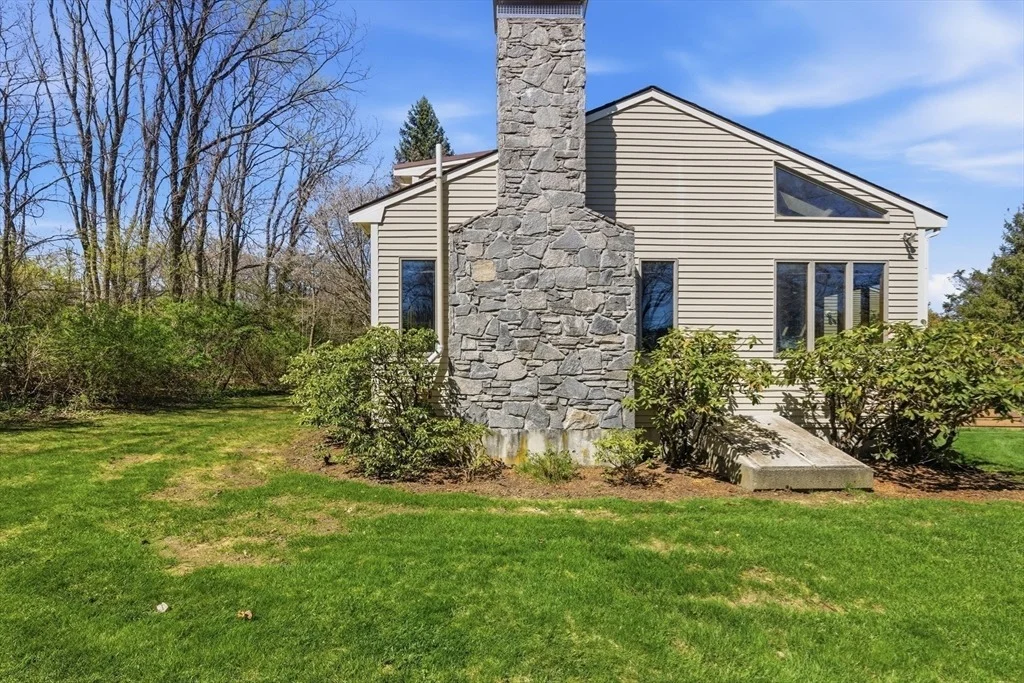Photo of 641 Salem End Road