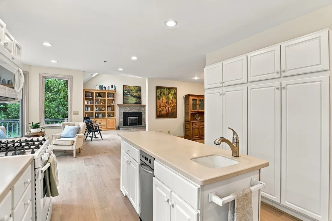Photo of 9 Fox Run Dr