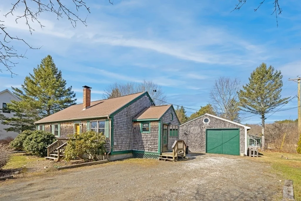 Photo of 110 Middle Rd