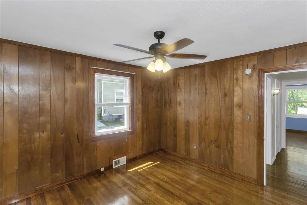 Photo of 582 Broadway St